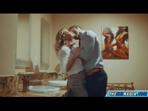 ❤️ Wann eng Busty Blond Iech an engem ëffentlechen Toilette verféiert ❤ Porno op lb.porno-negrov.ru